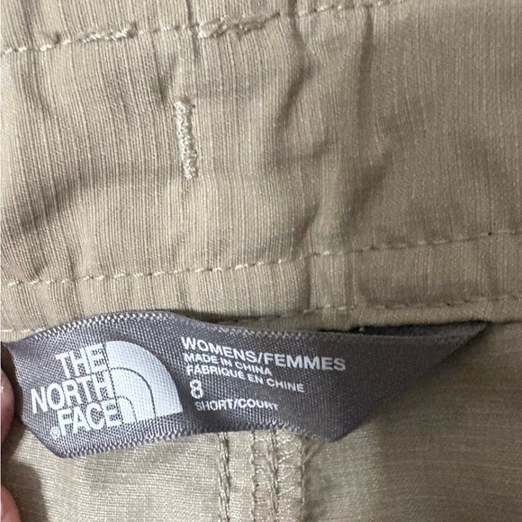 The North Face Women’s Beige Nylon Convertible Hiking Pants - Picture 4 of 15